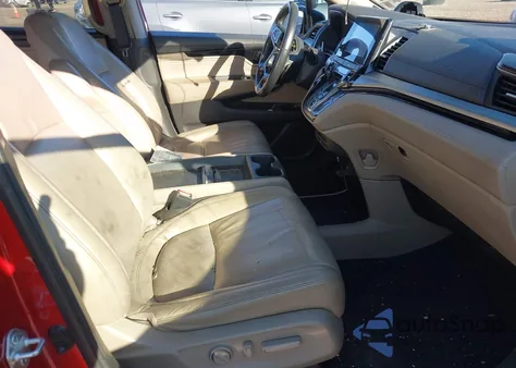 2022 Honda Odyssey Touring z USA, uszkodzony, nr VIN 5FNRL6H85NB067343